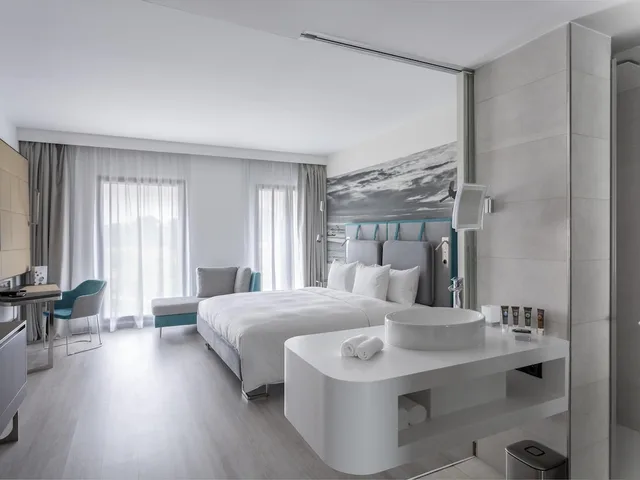 غرفة سوبيريور بسرير كينج، Le Novotel Convention and Spa Madagascar 9/9