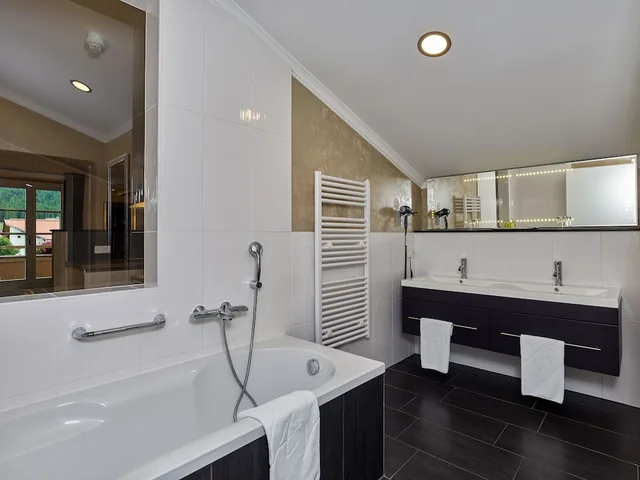 Top, Comfort, Apartment, Queen Bed, Bath and Shower, Sofa، A-VITA Viktoria Residenzen 2/2
