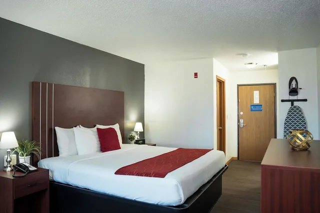 غرفة شهر العسل مفردة بسرير كينج بجاكوزي، New Victorian Inn York 1/6
