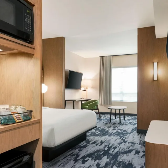 جناح تنفيذي بسرير كينج مع أريكة، Fairfield Inn & Suites by Marriott Bonita Springs 3/9
