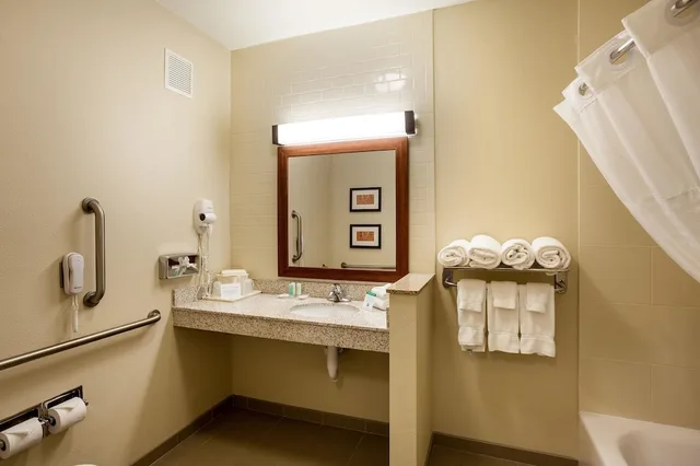 جناح بسرير كينج مع أريكة لذوي الإعاقة، Comfort Suites Lincoln North 10/10
