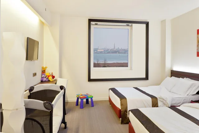 Family, 2 Double Beds, with View, Antony Hotel Venice Airport 2/4