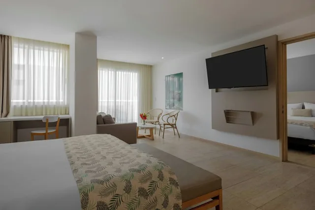 Deluxe, King Bed, Sofa, Mercure Santa Marta Emile 8/10