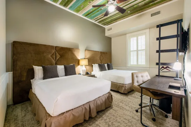 2 Bedrooms, Penthouse, Suite, 3 King Beds، Hotel Florence, Tapestry Collection by Hilton 1/5