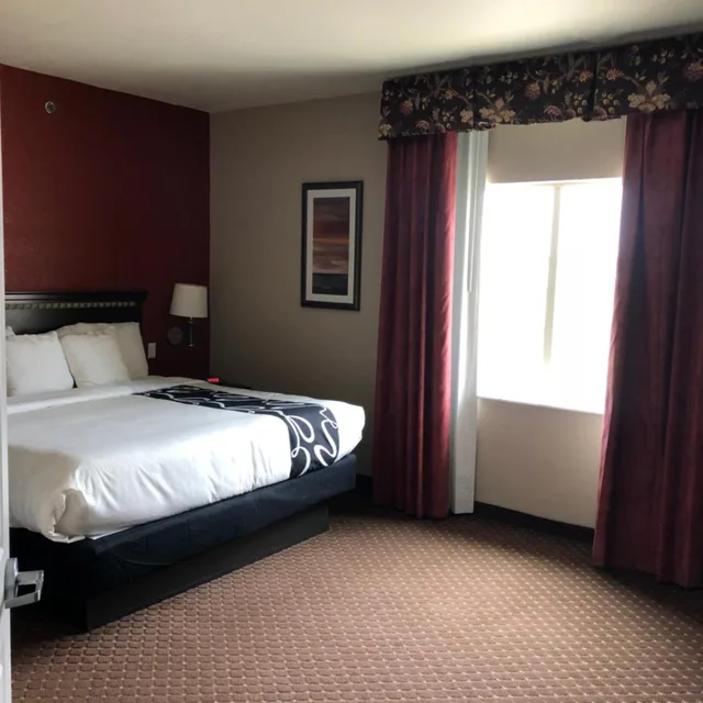 جناح بسرير كينج لذوي الإعاقة، Americas Best Value Inn Suites Gun Barrel City 3/5