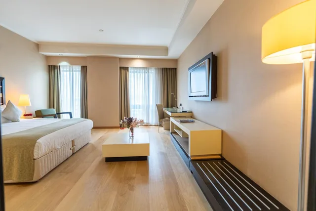 جناح جونيور، Sundance Hotel Istanbul 8/10