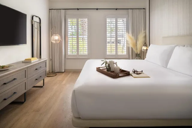 1 Bedroom, Pool, Suite, King Bed, Pool Side, Sofa، The Steward, Santa Barbara, a Tribute Portfolio Hotel 2/3