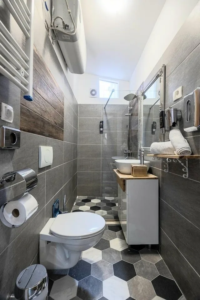 Mixed Dorm, Shared, 6 People, 3 Bunk Beds، Silver Gate Rooms Dioklecijan Palace 3/3