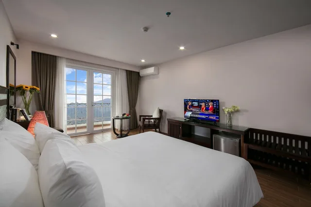 غرفة متصلة عائلية بسرير كوين وسريرين منفصلين بإطلالة على الجبل بغرفتي نوم، Azure Sapa Hotel 1/3