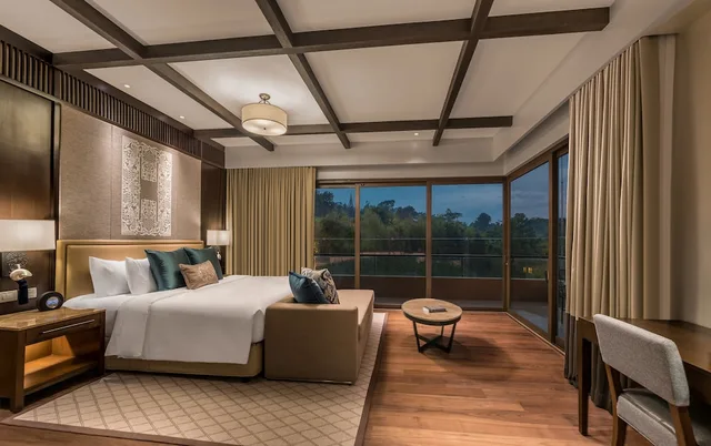 جناح بسرير كينج بشرفة، Anya Resort Tagaytay 1/1