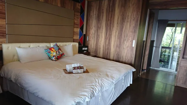 Wooden, House، Applause In The Mountain 1/4