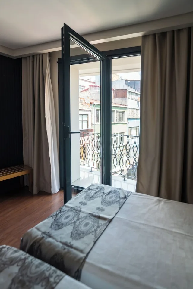 Room, Quadruple, Double and Twin Beds, Eliza Hotel 8/10