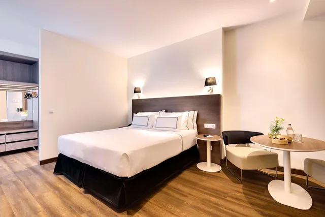 غرفة متصلة، Melia Madrid Serrano 4/10