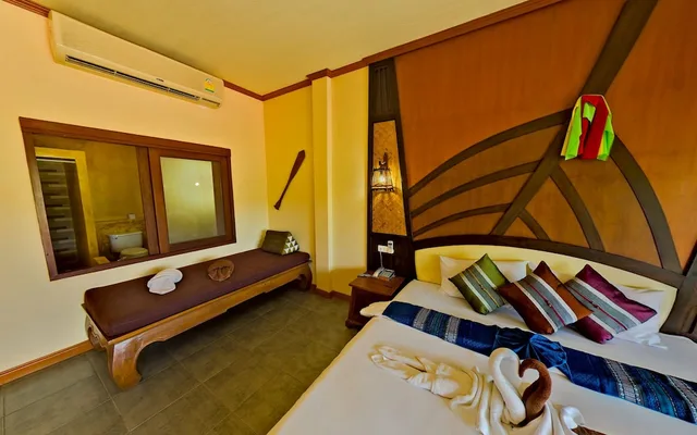 غرفة ديلوكس بسرير كينج بإطلالة على الجبل بشرفة، Andamanee Boutique Resort Aonang Krabi 2/4
