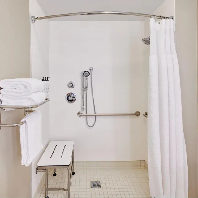 جناح بسرير كينج مع سرير سحّاب إضافي مع أريكة لذوي الإعاقة، Springhill Suites Phoenix Tempe Airport 8/10