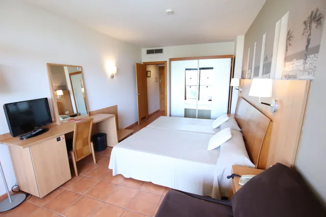 غرفة ثلاثية بسريرين مزدوجين، Ohtels Vila Romana 1/10