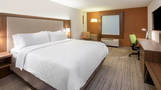 غرفة قياسية بسرير كينج، Holiday Inn Express Greensburg 1/2