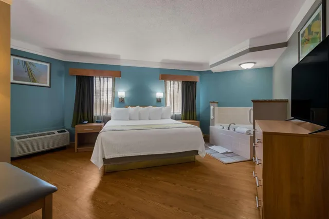 جناح بسرير كينج بجاكوزي، Best Western Plus Executive Court Inn & Conference Center 2/5