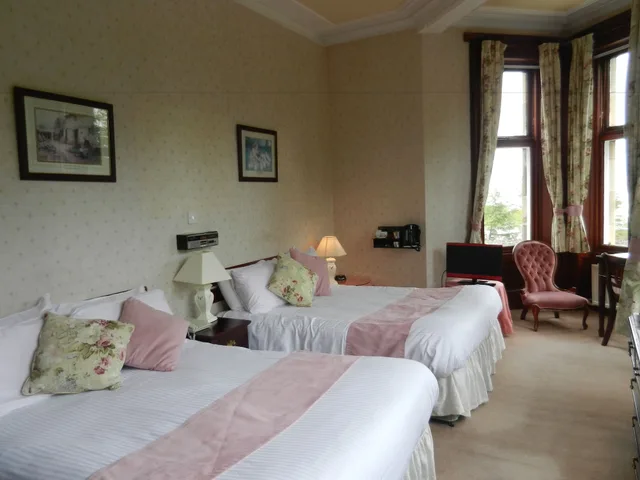 غرفة قياسية بسريرين منفصلين، Morangie Hotel 1/3