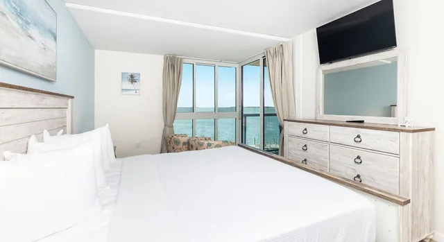 2 Bedrooms, Condo, Premium, 1 King and 1 Single Beds, Bay View, Sofa, Balcony, Bay Club Resort 3/6
