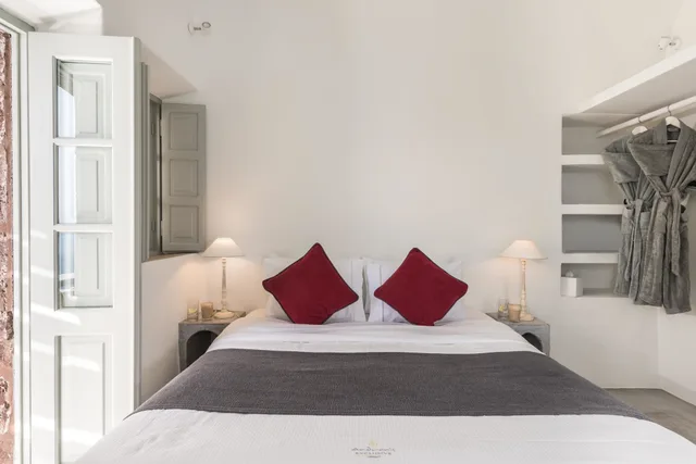 Premier, Suite, King Bed, Outdoor Jetted Tub، Andronis Luxury Suites 3/6