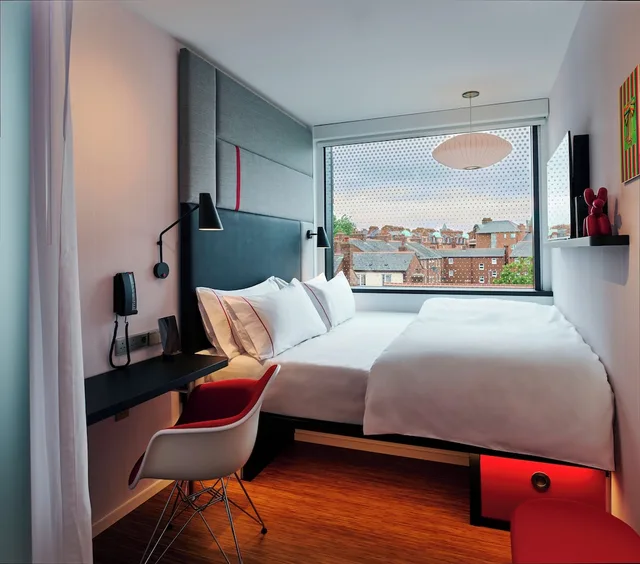 Room, King Bed, citizenM Dublin St Patricks 4/10