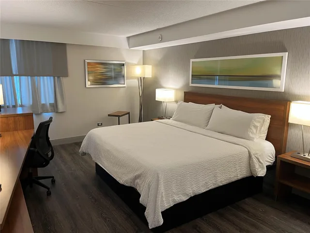 غرفة بسرير كينج، Birchwood Inn, BW Premier Collection 1/5
