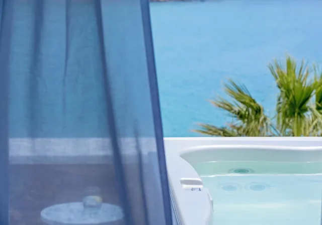 Classic, King Bed, Sea View, Outdoor Jetted Tub، Pietra e Mare - Mykonos Moments 5/6