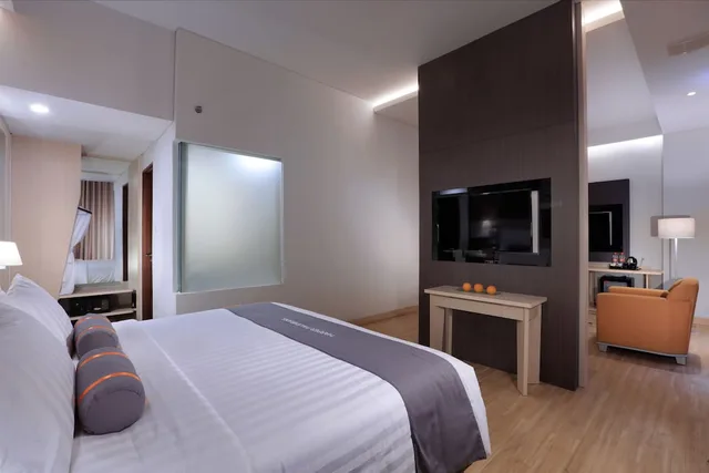 Junior Suite, Twin Beds, Harper Palembang 1/6