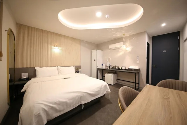 غرفة بريستيج بسرير مزدوج، Hotel 24st Urban Brown Seosan Lake Park 1/9