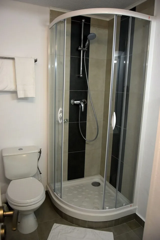 غرفة بسريرين منفصلين، Contact Hotel Le Seino Marin 3/3