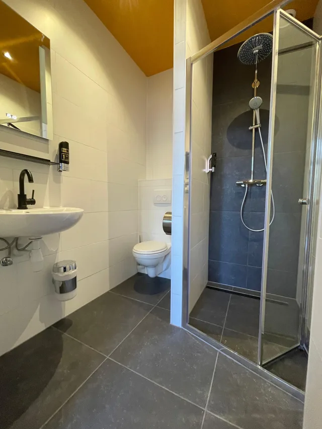 Private, Mixed Dorm, 8 Beds، Heart of Amsterdam 2/3