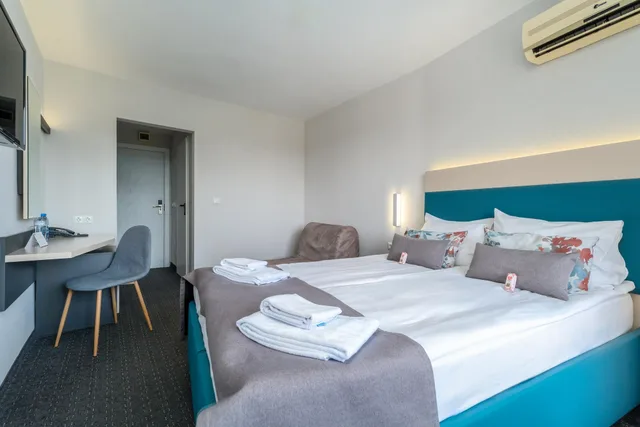 غرفة قياسية بسريرين منفصلين بشرفة، MPM Orel Hotel 1/1