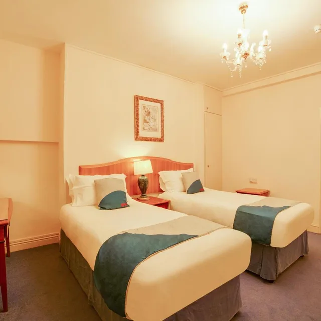 جناح عائلي، OYO Bailbrook Lodge, Bath 1/10