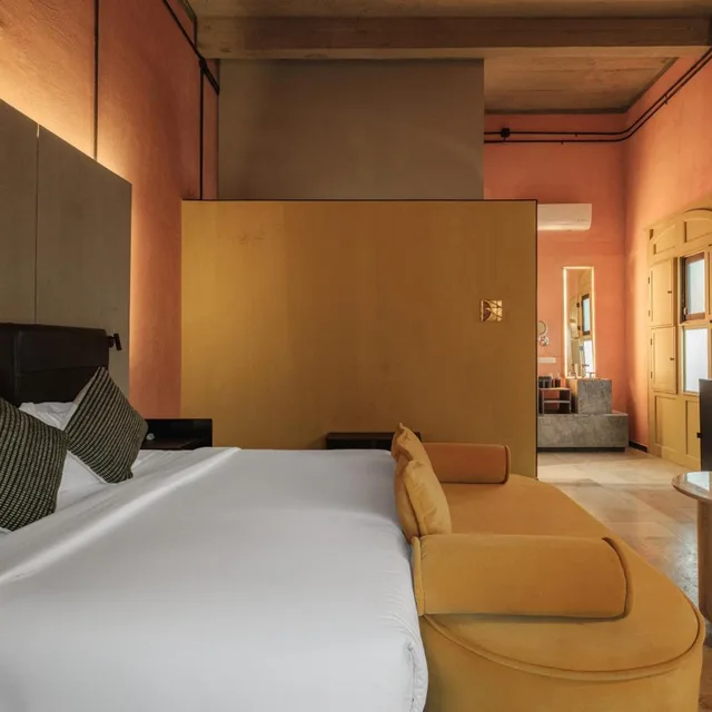 Superior, Suite, Pug Seal Oaxaca 9/10