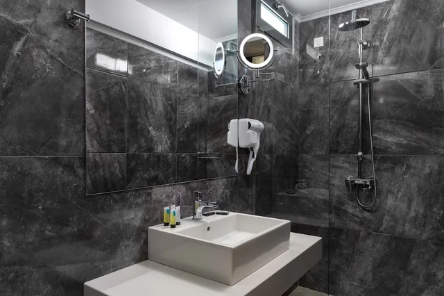 غرفة ديلوكس بسرير مزدوج بإطلالة على البحر، Atalanti Boutique Hotel - Adults Only 3/3