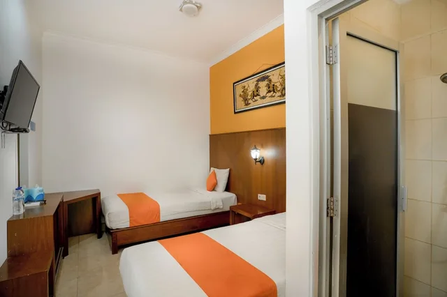 غرفة سوبيريور بسريرين منفصلين، Hotel Poncowinatan - Tugu 2/2