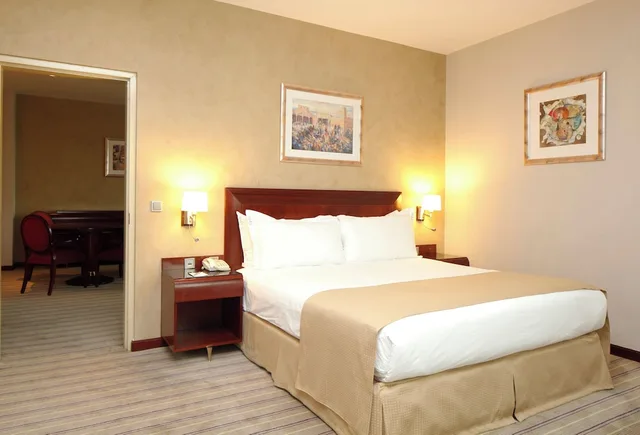 جناح بسرير كينج بإطلالة على المسبح، هوليداي إن - العليا(Holiday Inn Olaya) 1/2