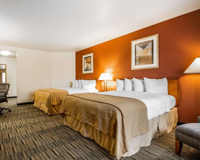 Upgrade, Business, 2 Queen Beds، Quality Inn Petaluma - Sonoma 1/2