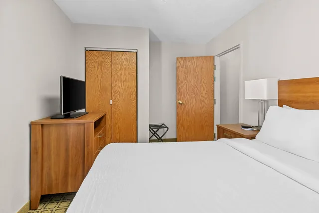 جناح، Clarion Inn Cranberry Township 2/6