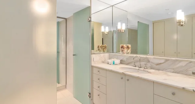 شقة سوبيريور بسرير كينج وسريرين منفصلين بإطلالة على البحر بغرفتي نوم، Solnamara Beachfront Apartments 5/6