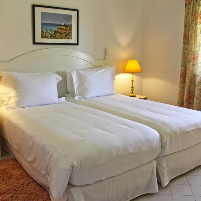 فيلا بـ4 غرف نوم بمسبح خاص، Rocha Brava Village Resort 3/10