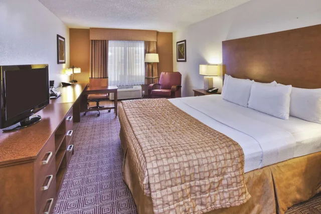 غرفة قياسية بسرير كينج، La Quinta Inn & Suites by Wyndham Danbury 4/10