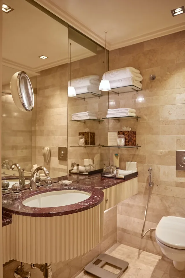 غرفة ملكية كلوب بسرير كينج، The Leela Mumbai - Resort Style Business Hotel 5/5