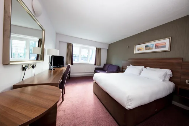 Family, Double Bed, Leonardo Hotel Cork 2/5