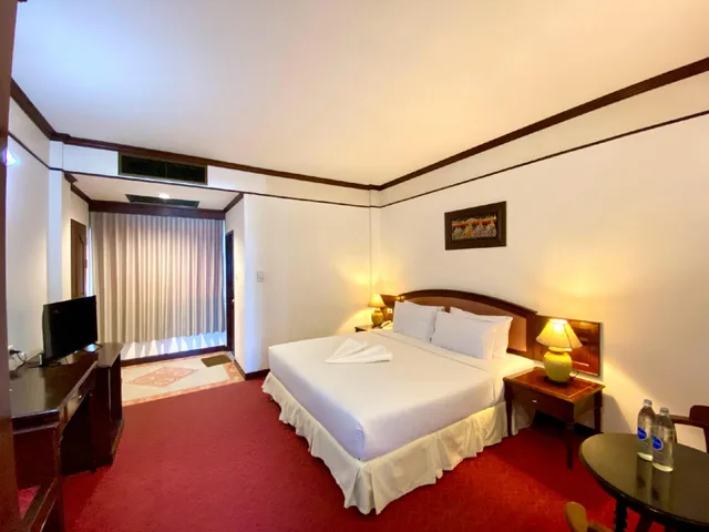 غرفة سوبيريور بسرير مزدوج وسريرين منفصلين، Crystal Hotel 3/4