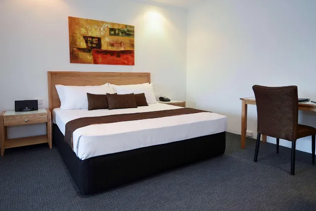 Room, King Bed, Best Western Geelong Motor Inn and Serviced Apartments 2/4
