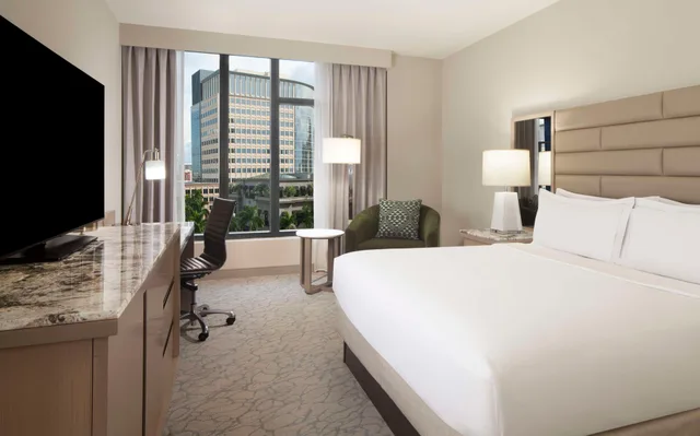 غرفة ديلوكس بسرير مزدوج بإطلالة على المدينة، Hilton West Palm Beach 2/4