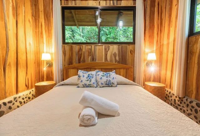 غرفة ديلوكس بسريرين مزدوجين بإطلالة على البحر، Hotel La Cusinga Eco Lodge 1/2