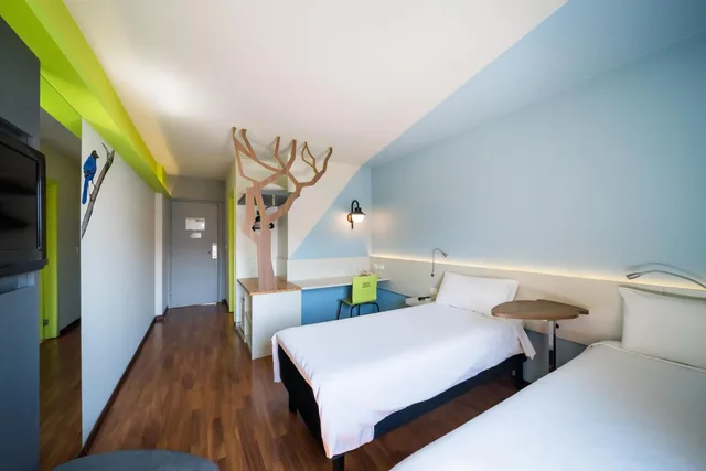 Standard, Twin Beds, ibis Styles Curitiba Centro Civico 2/10